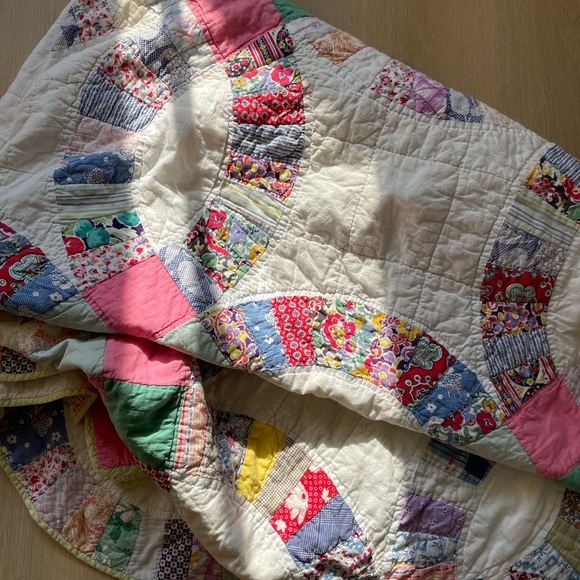 Vintage Handmade Double Wedding Ring Patchwork Quilt 84x64 Feedsack Fabrics - Picture 14 of 16